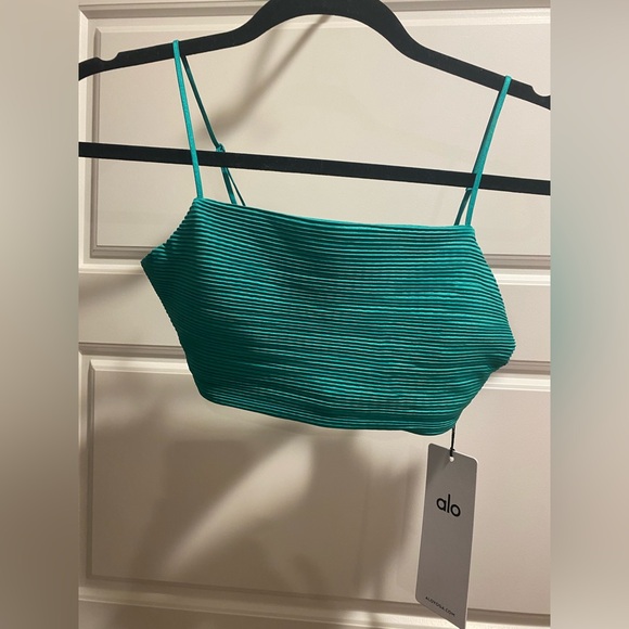 Alo yoga bra

Color spruce green. Size small - Picture 3 of 5